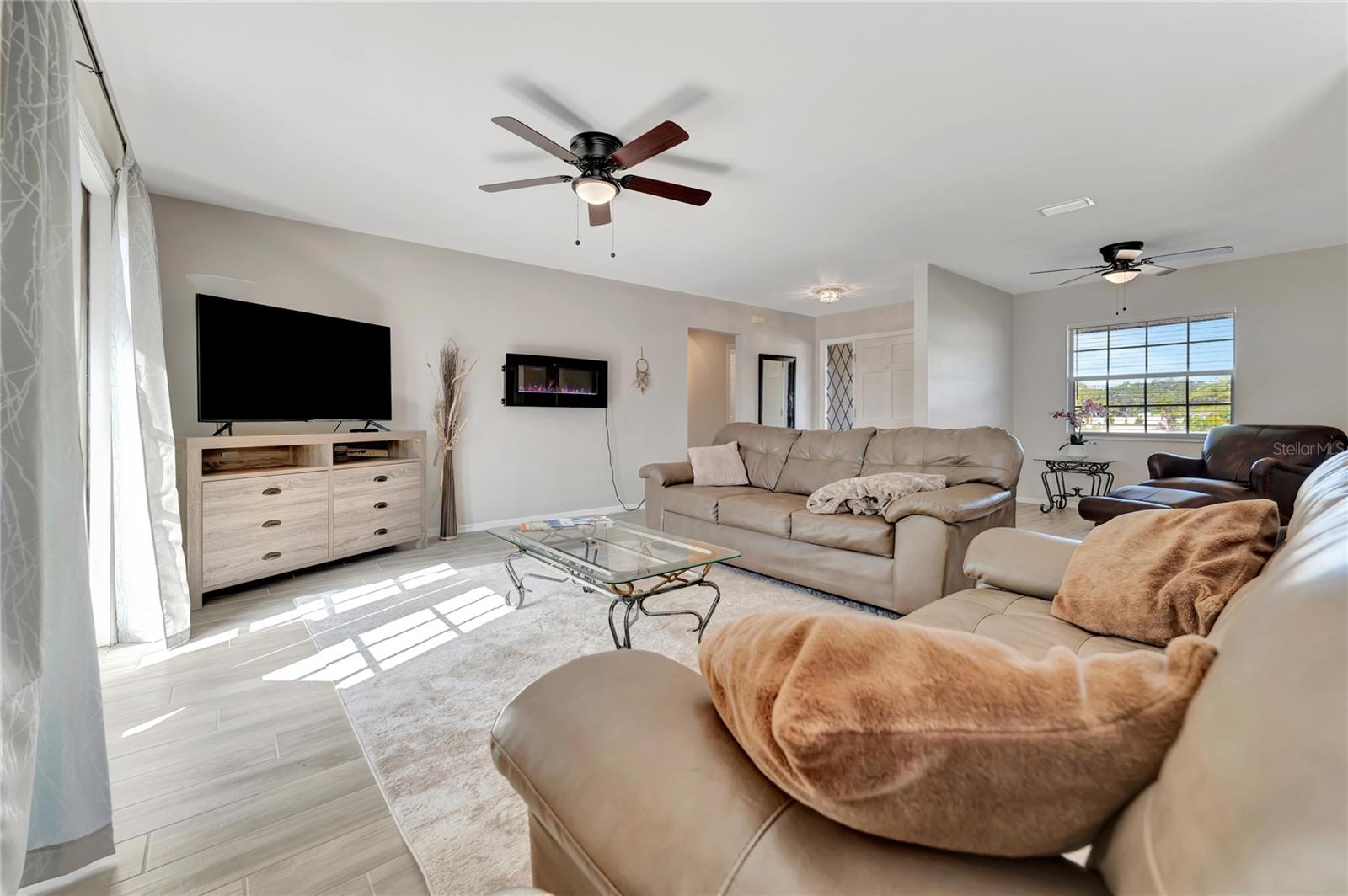 Image 3 of 18 For 2916 Woodcrest Drive