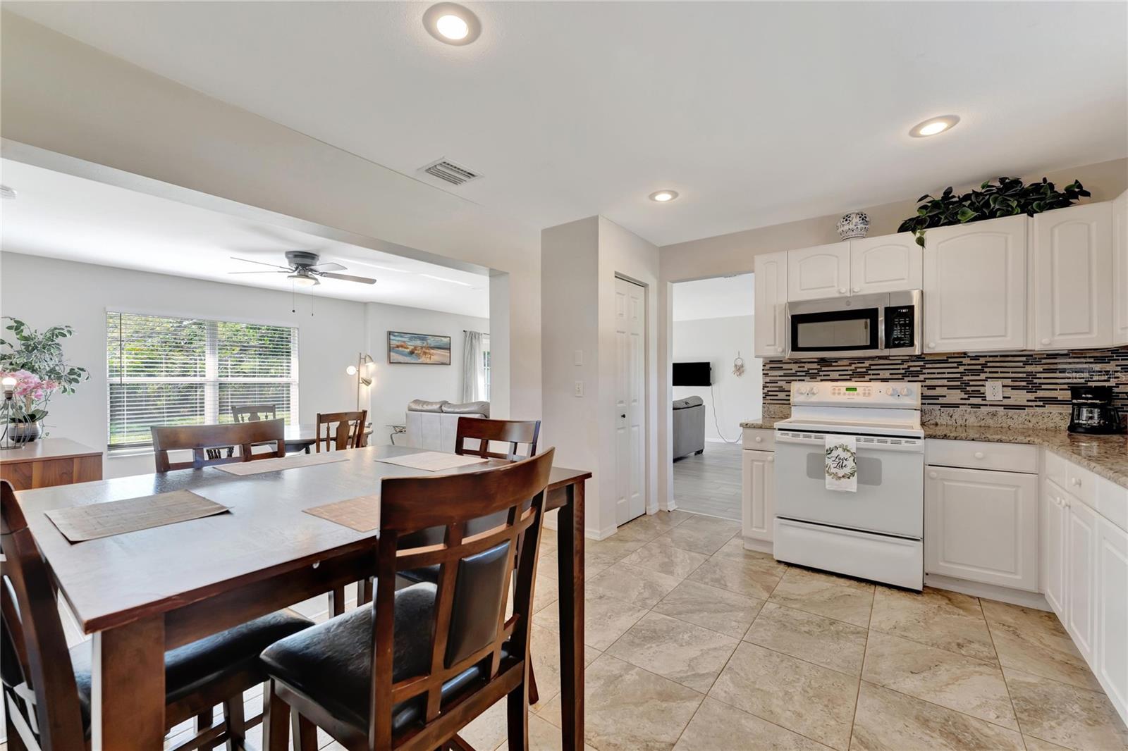 Image 9 of 18 For 2916 Woodcrest Drive