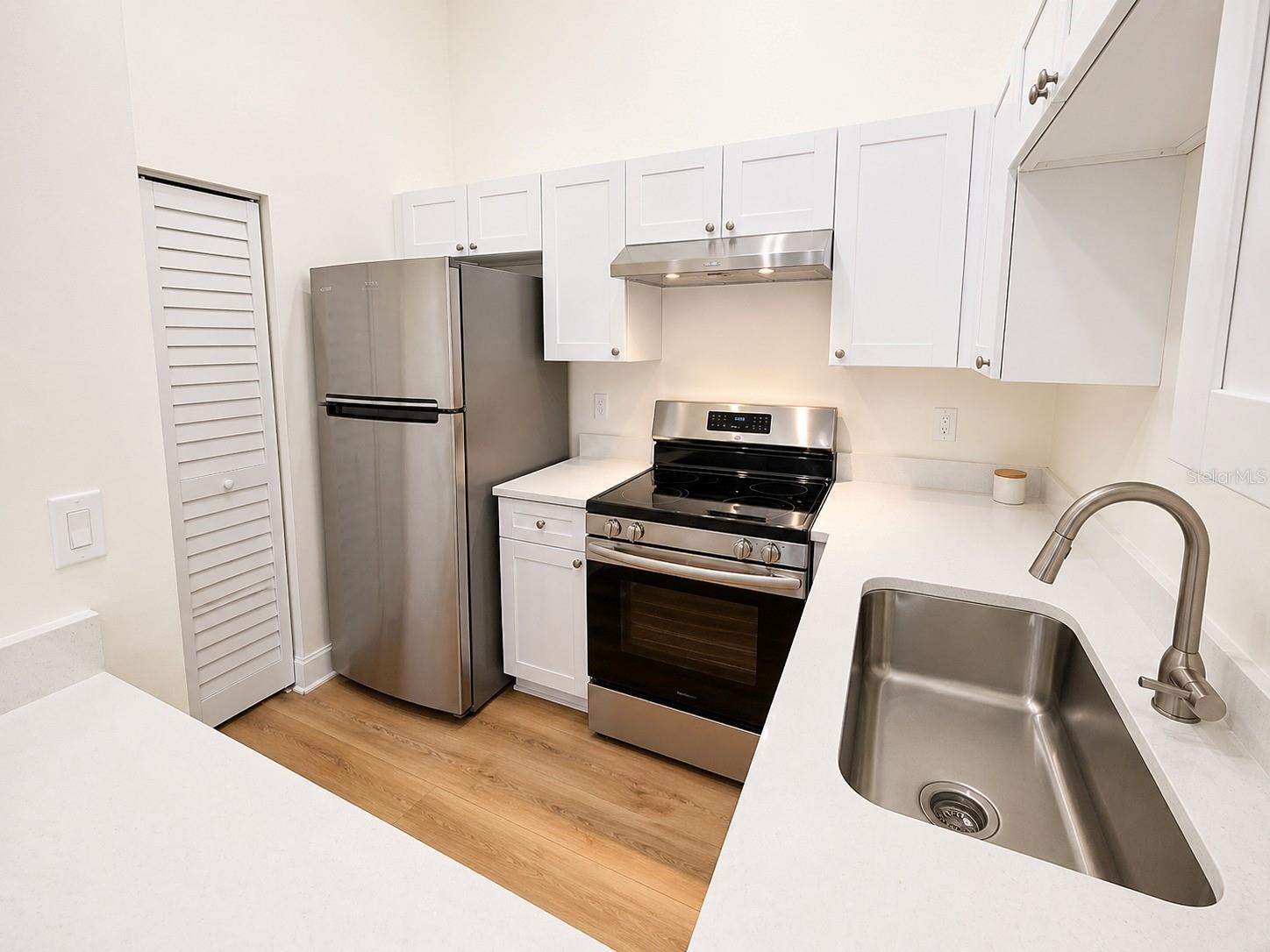 Image 11 of 23 For 607 Westland Avenue 19