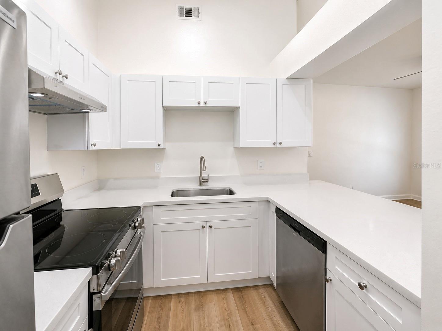 Image 6 of 23 For 607 Westland Avenue 19