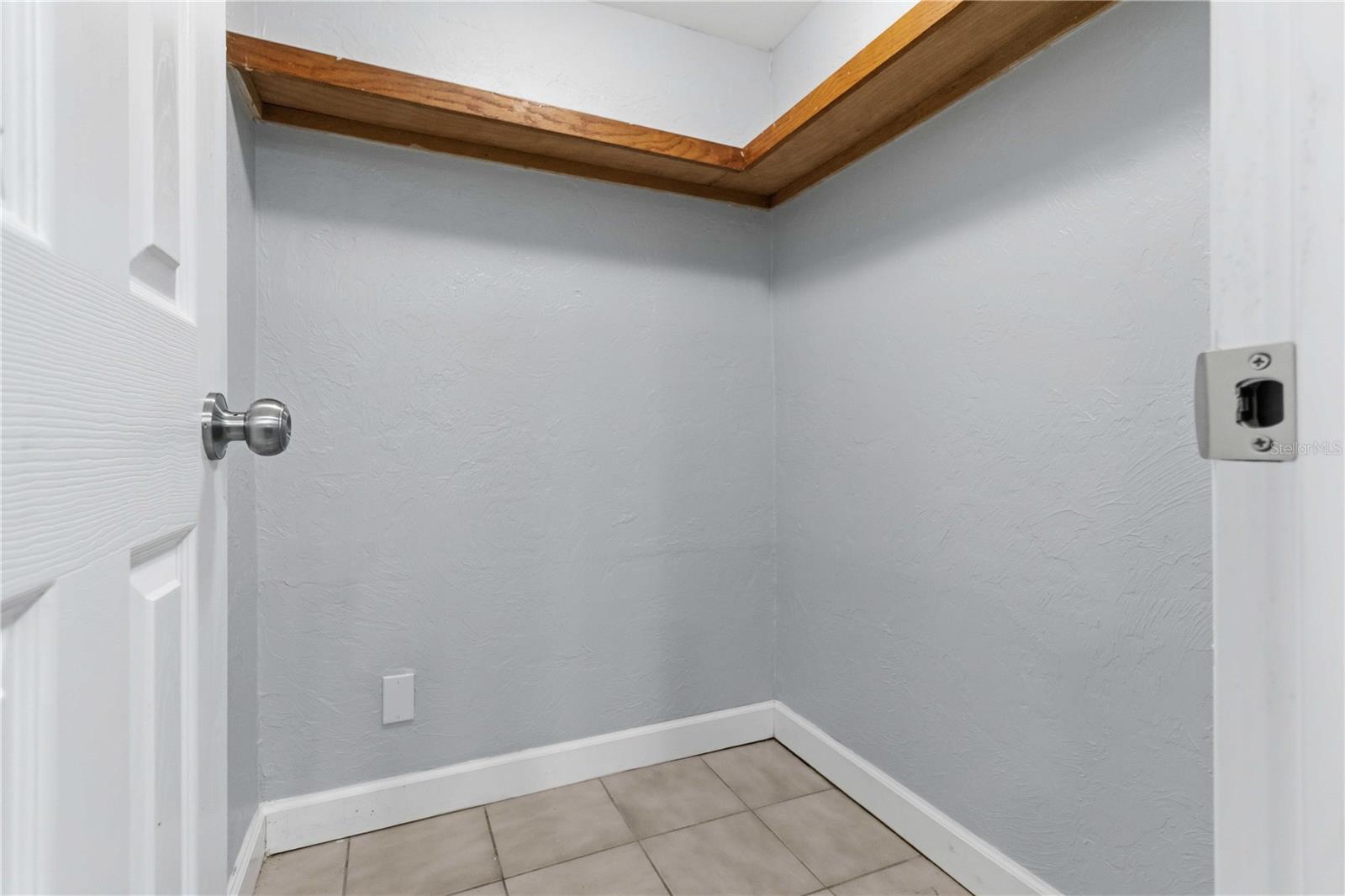 Image 17 of 37 For 1125 Longfellow Way 125-b