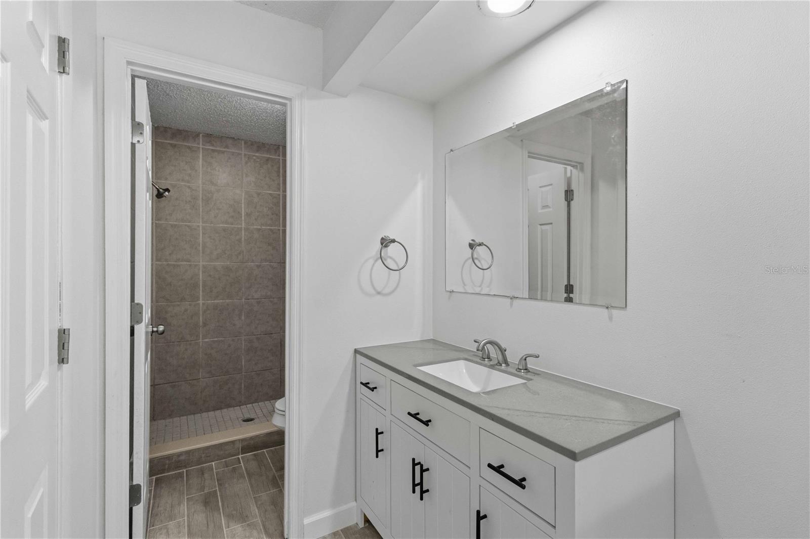 Image 21 of 37 For 1125 Longfellow Way 125-b