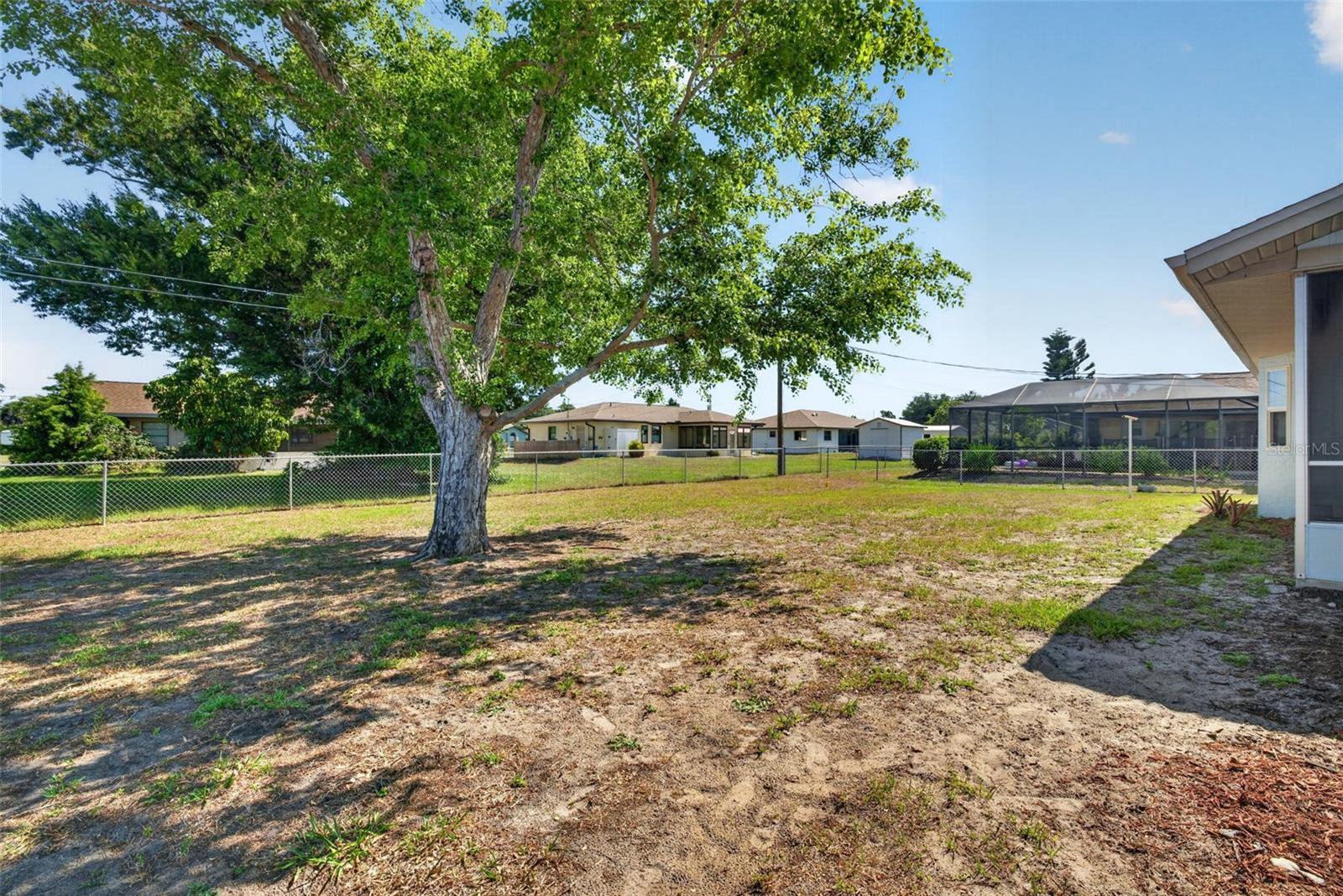 Image 22 of 32 For 9116 Castlehill Avenue