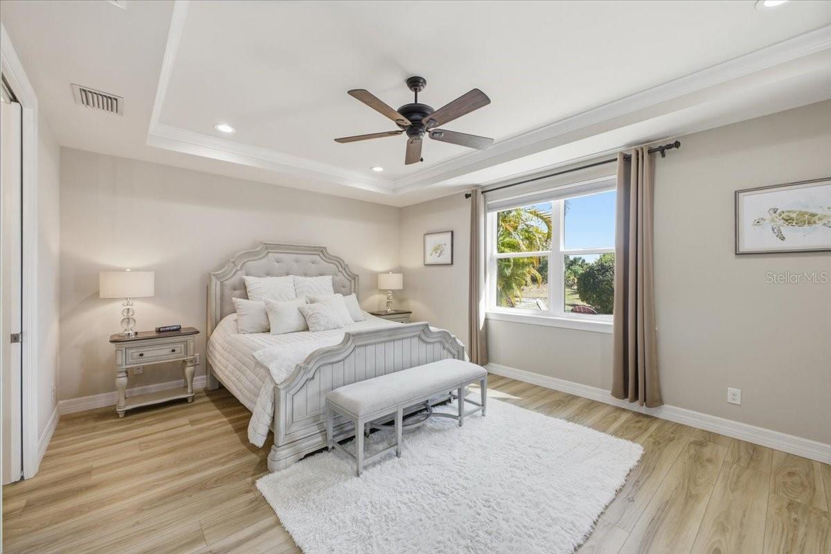 Listing photo id 9 for 6143 Belina Court