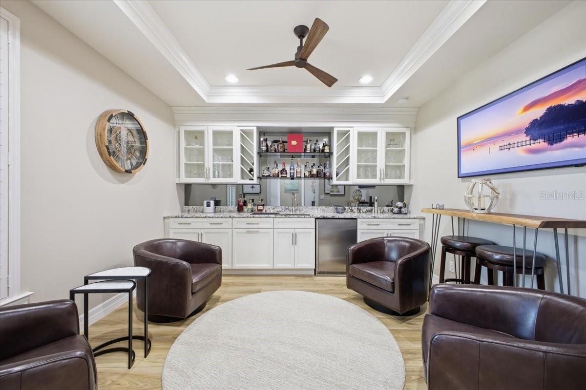 Listing photo id 14 for 6143 Belina Court