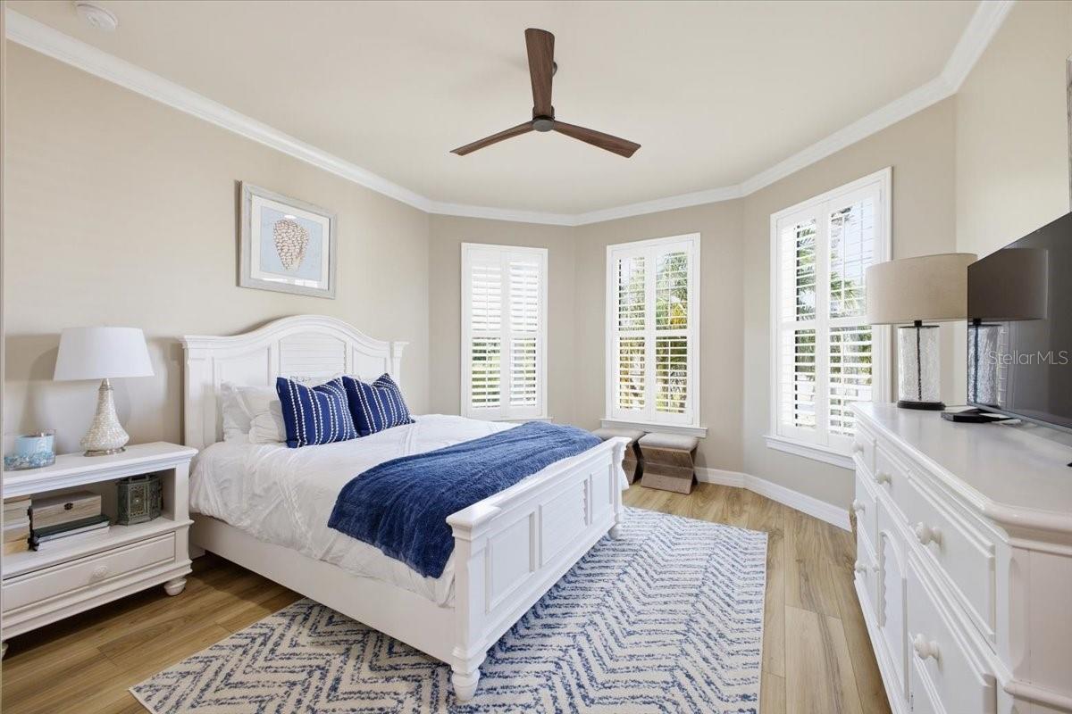 Listing photo id 15 for 6143 Belina Court