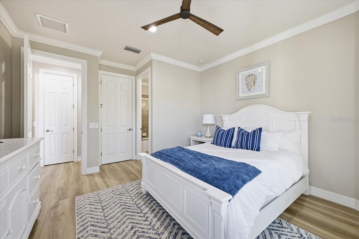 Listing photo id 16 for 6143 Belina Court