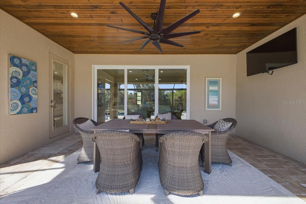 Listing photo id 23 for 6143 Belina Court