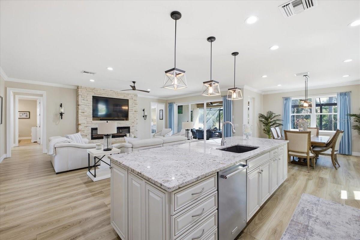 Listing photo id 4 for 6143 Belina Court