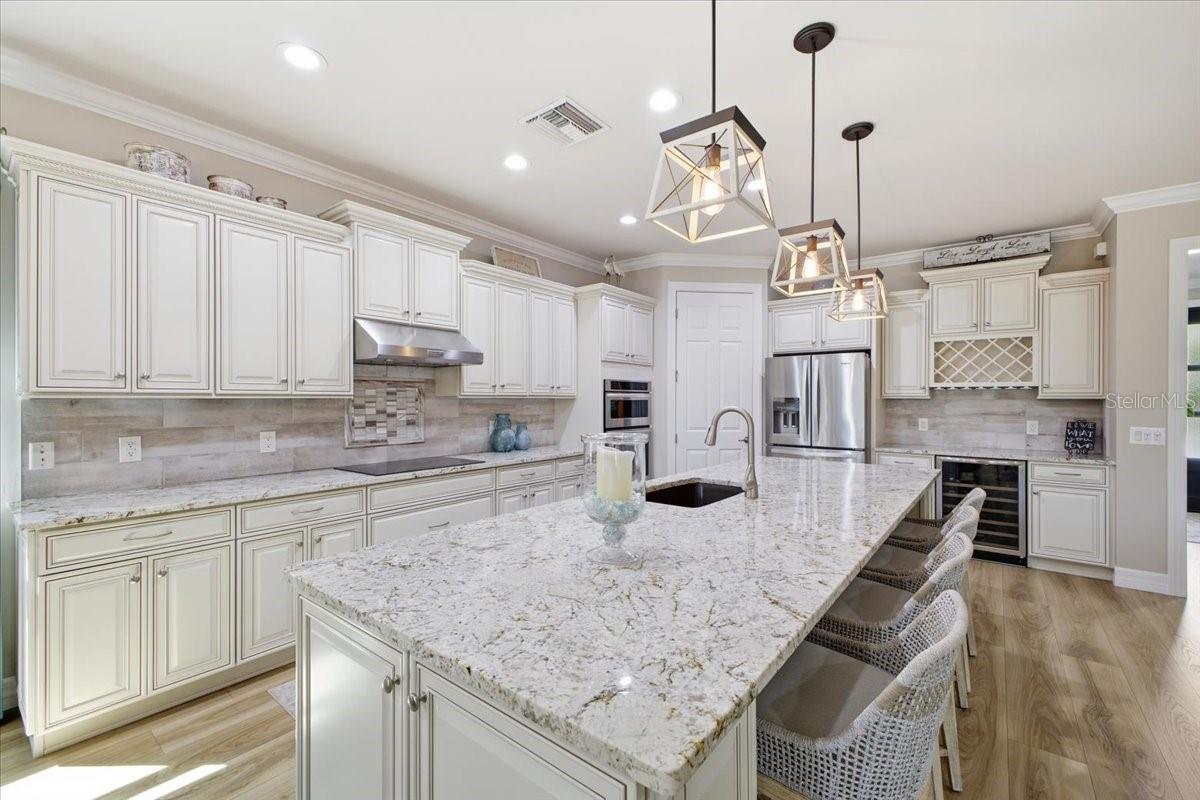 Listing photo id 5 for 6143 Belina Court