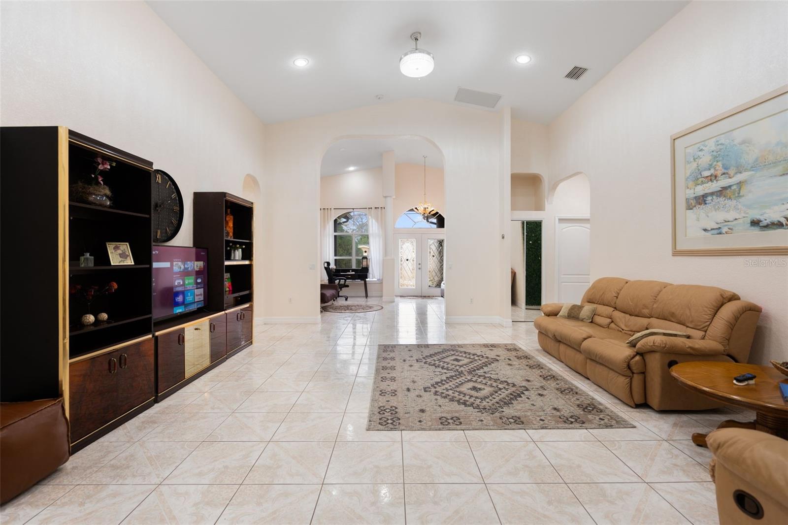Image 10 of 45 For 333 Orduna Drive