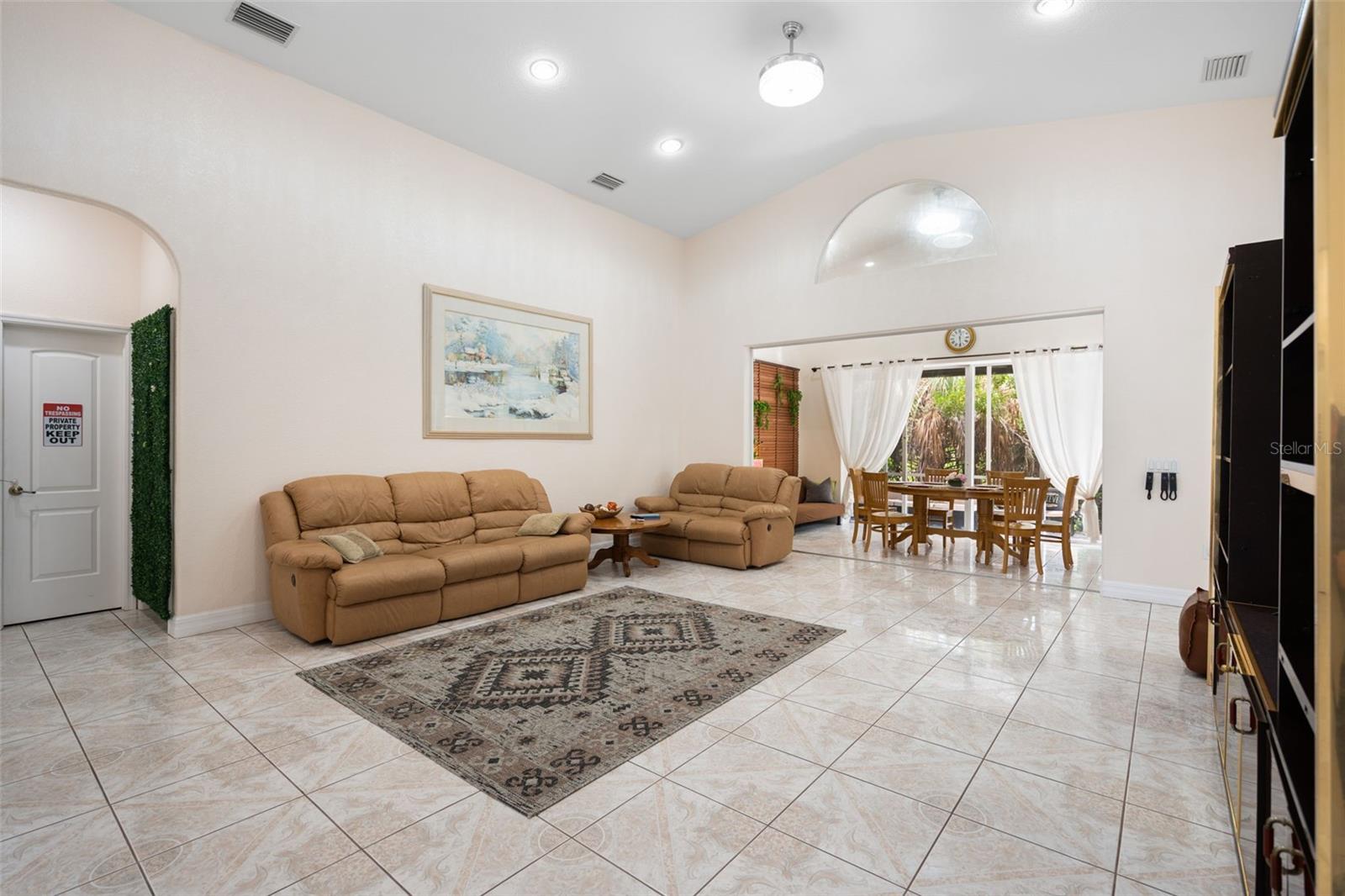 Image 11 of 45 For 333 Orduna Drive