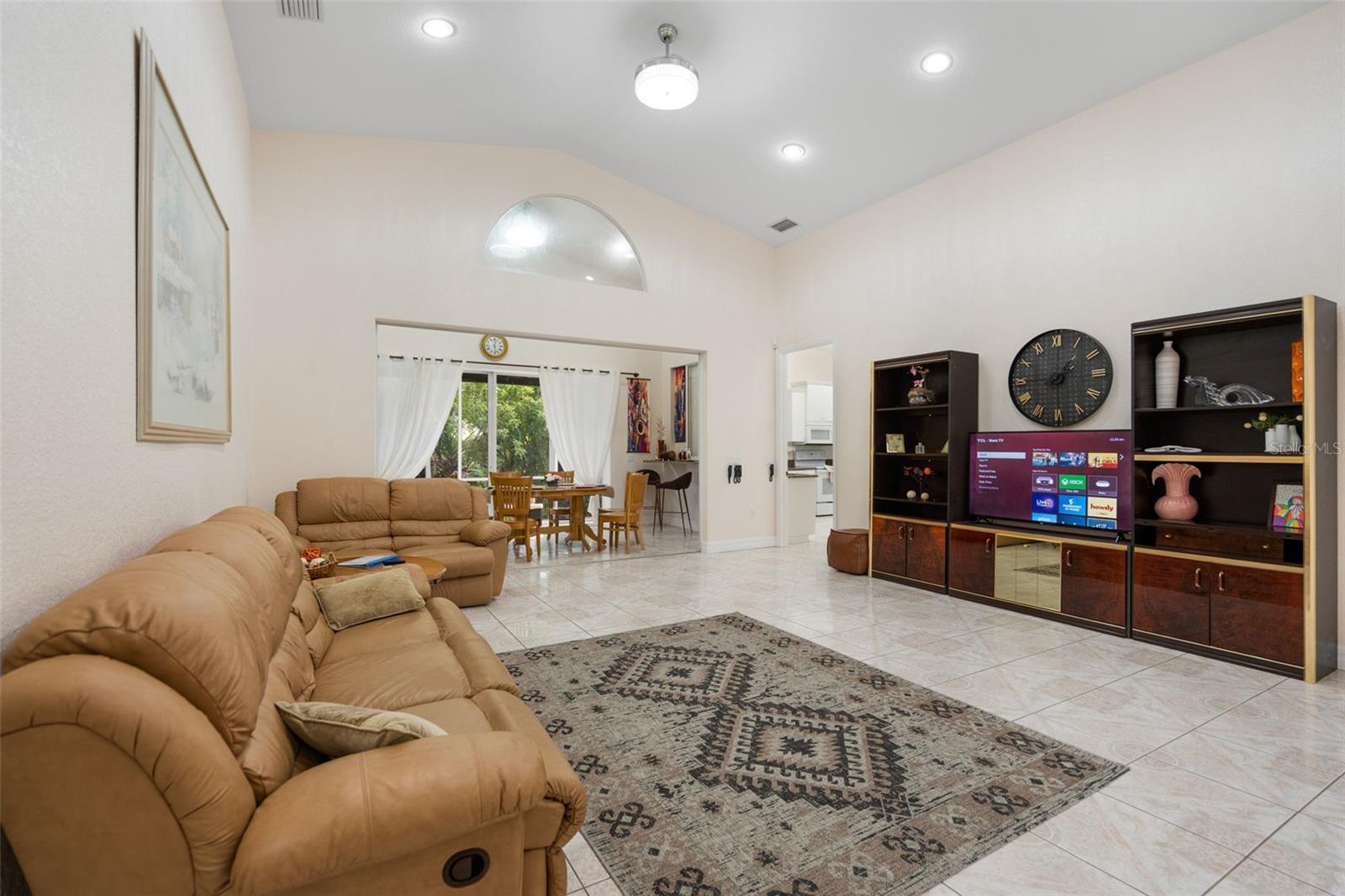 Image 6 of 45 For 333 Orduna Drive
