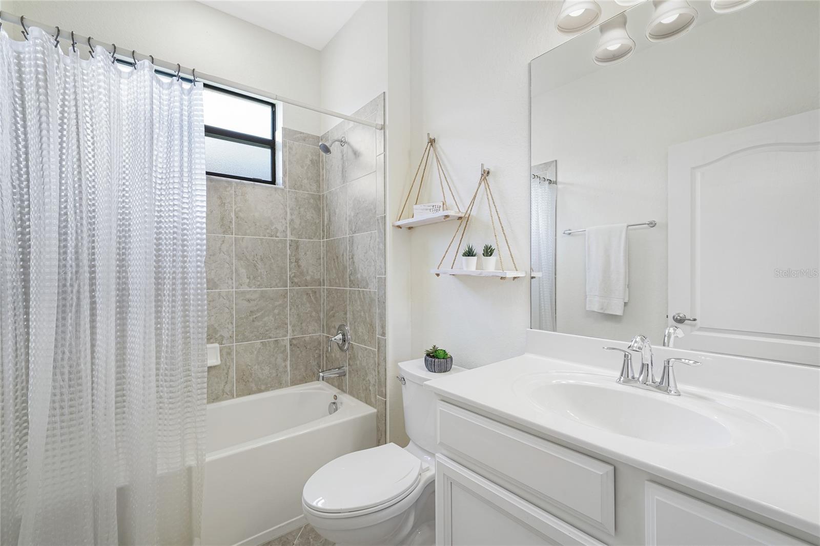 Image 21 of 46 For 517 Mimosa Court
