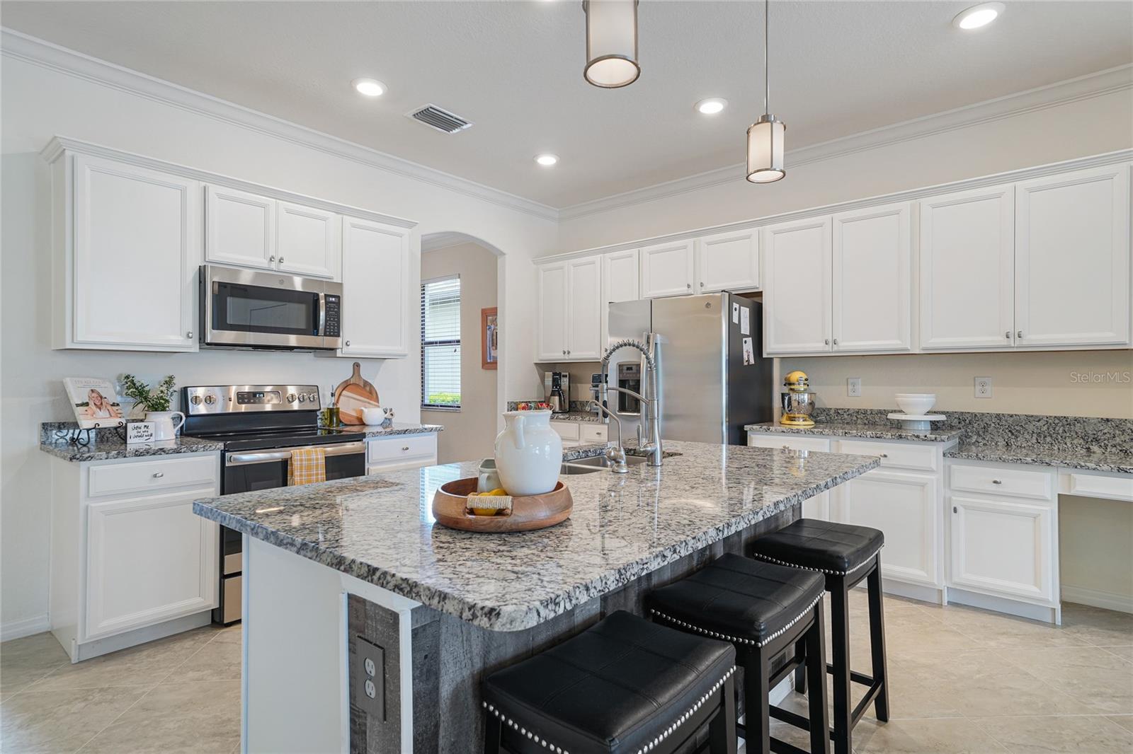 Image 7 of 46 For 517 Mimosa Court