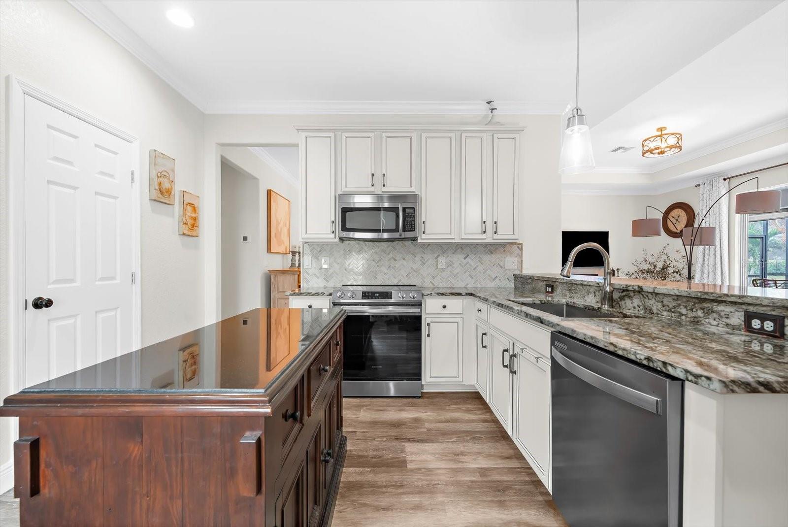 Image 10 of 66 For 342 River Enclave Court