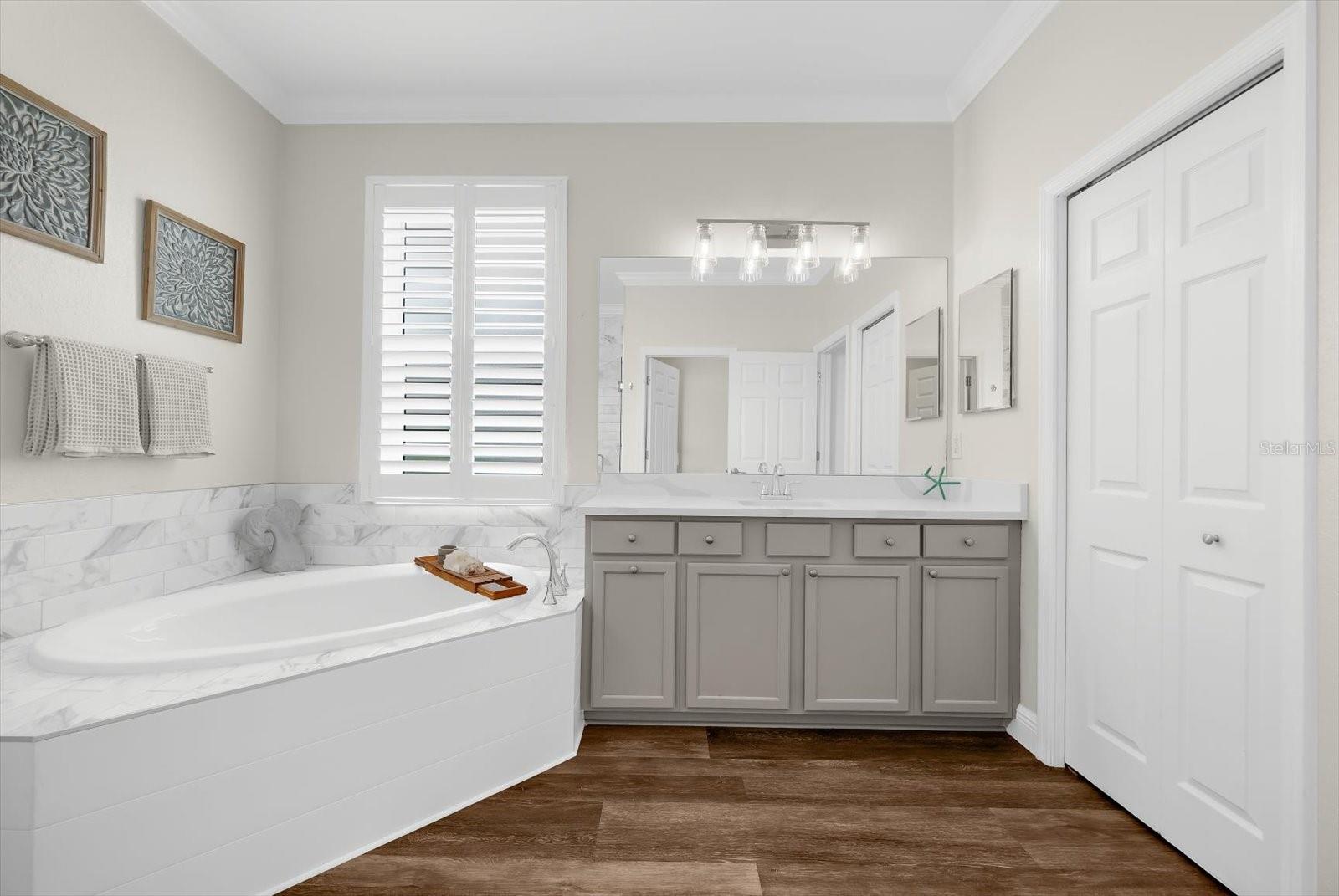 Image 24 of 66 For 342 River Enclave Court