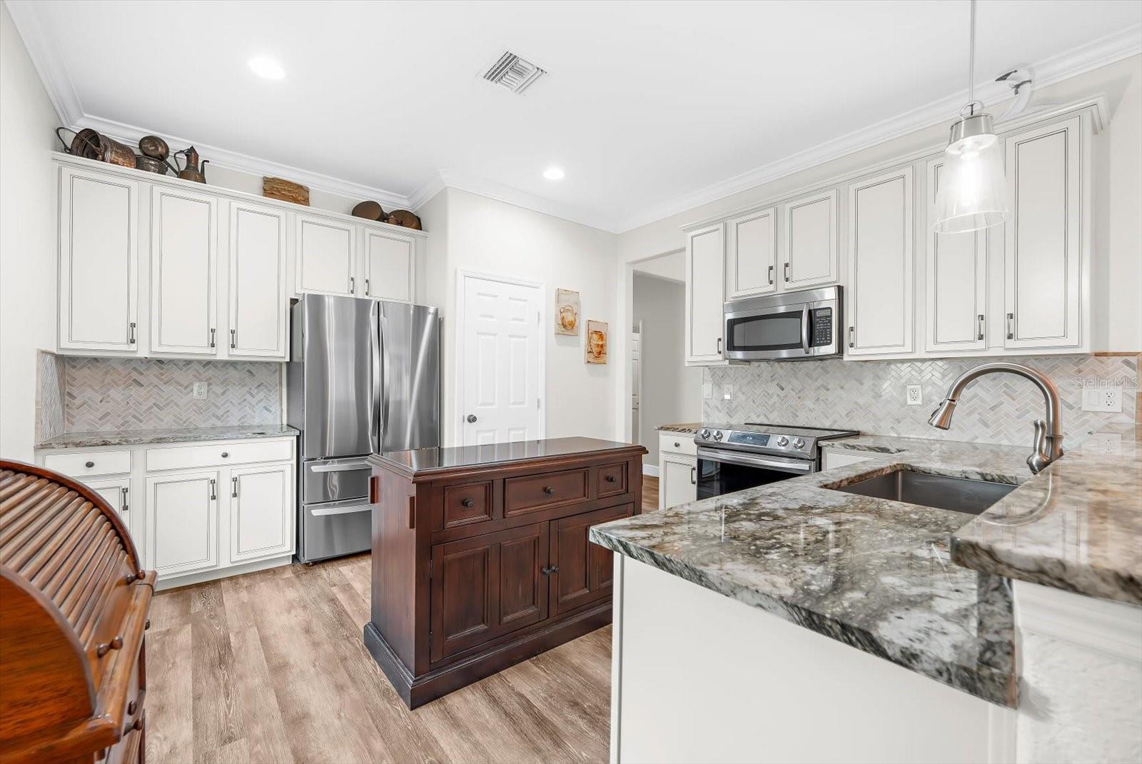 Image 5 of 66 For 342 River Enclave Court