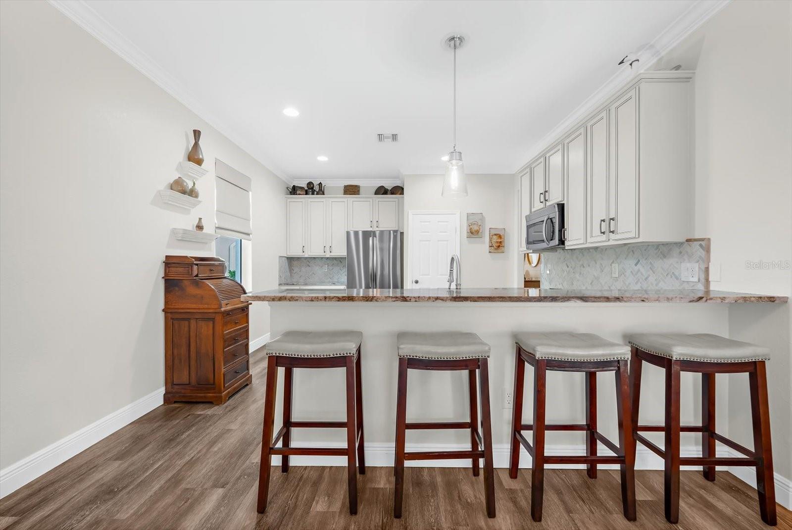 Image 7 of 66 For 342 River Enclave Court