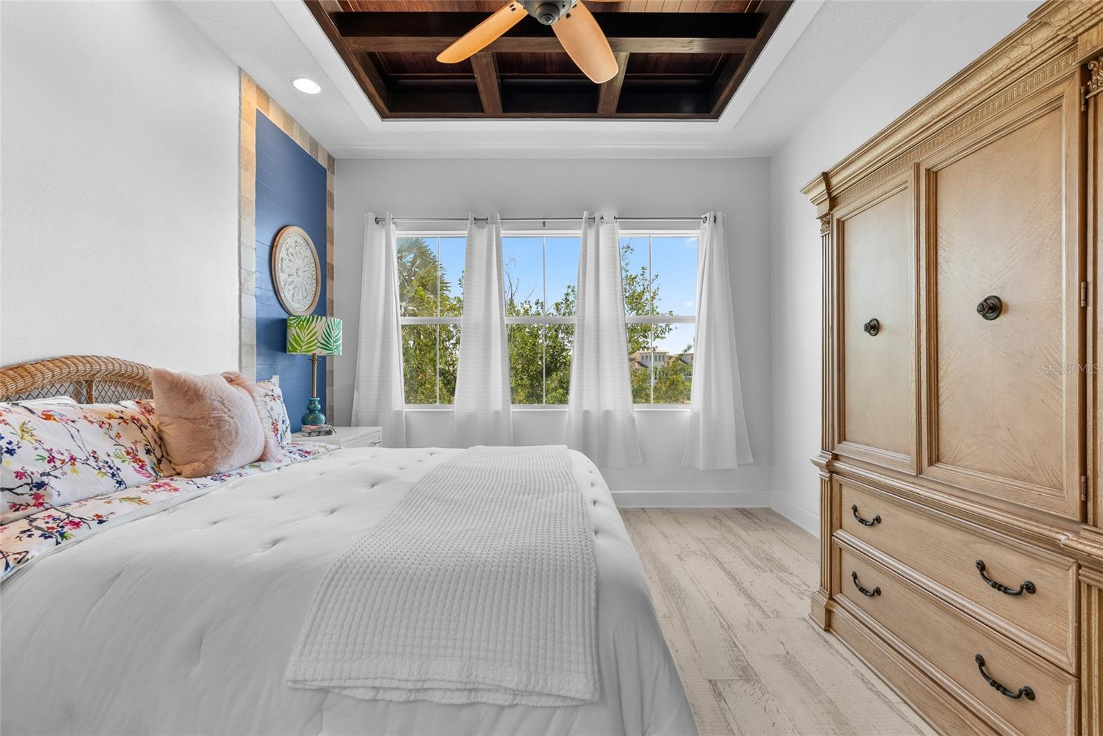 Listing photo id 10 for 319 Compass Point Drive 201