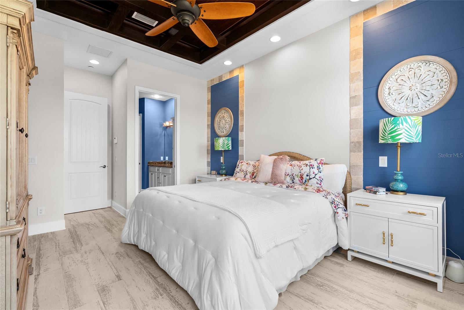 Listing photo id 11 for 319 Compass Point Drive 201