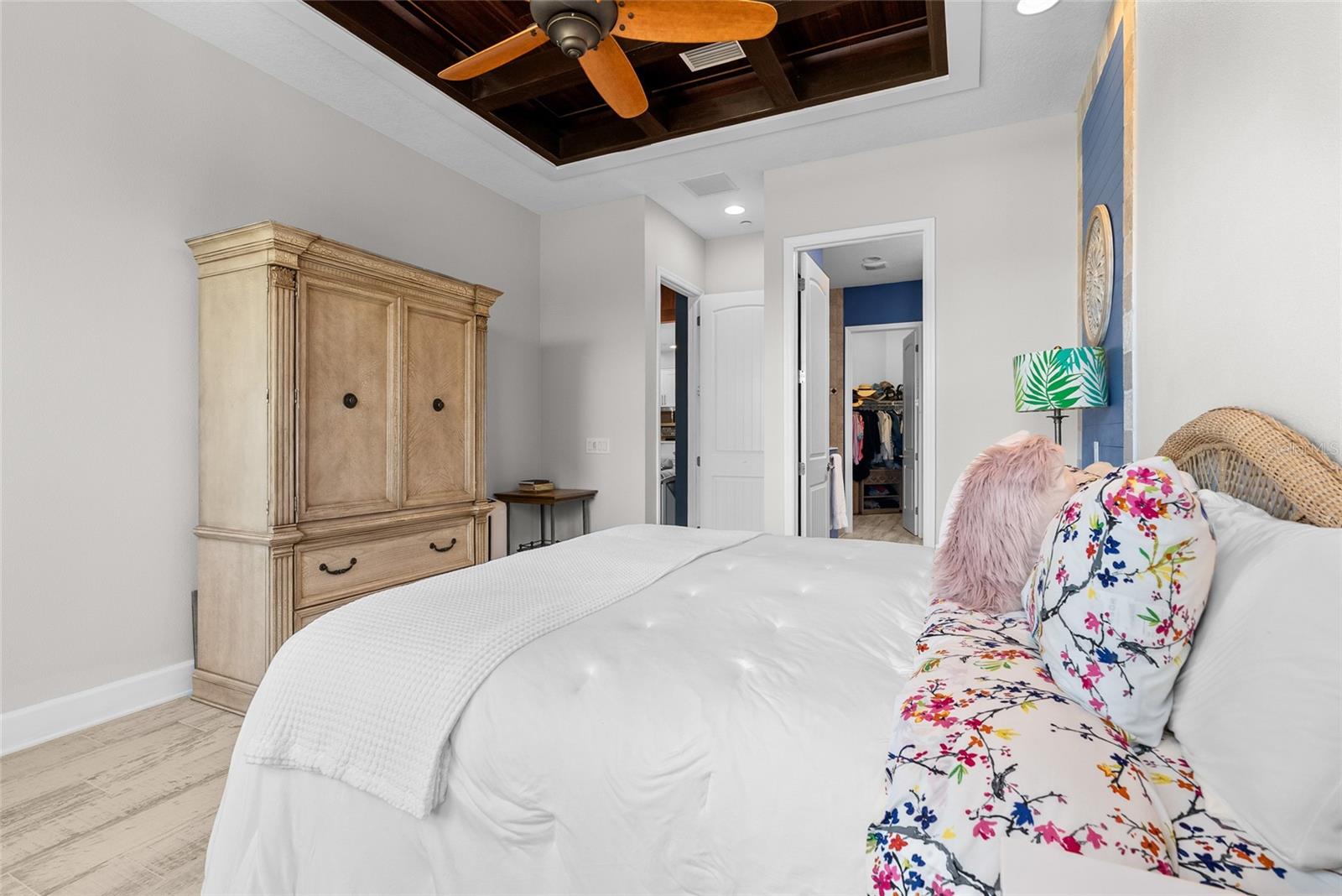 Listing photo id 12 for 319 Compass Point Drive 201