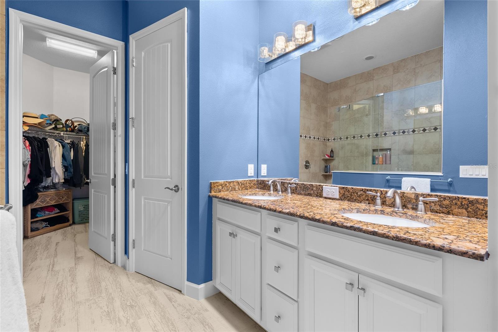 Listing photo id 13 for 319 Compass Point Drive 201