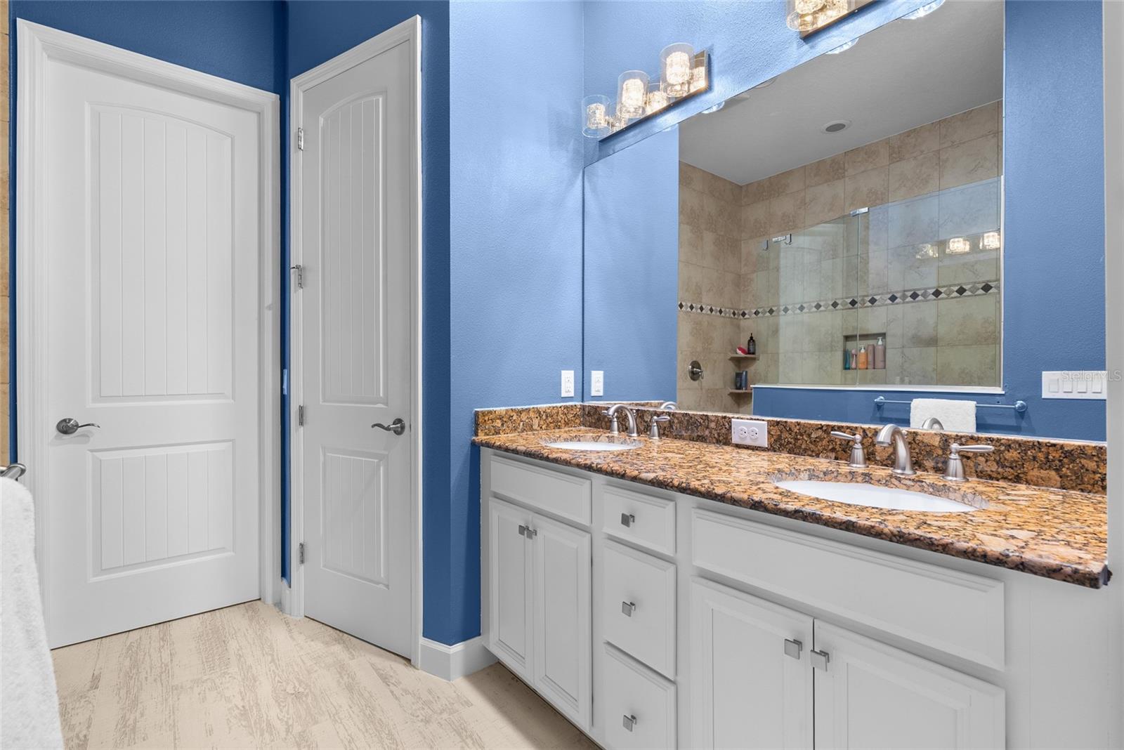 Listing photo id 14 for 319 Compass Point Drive 201