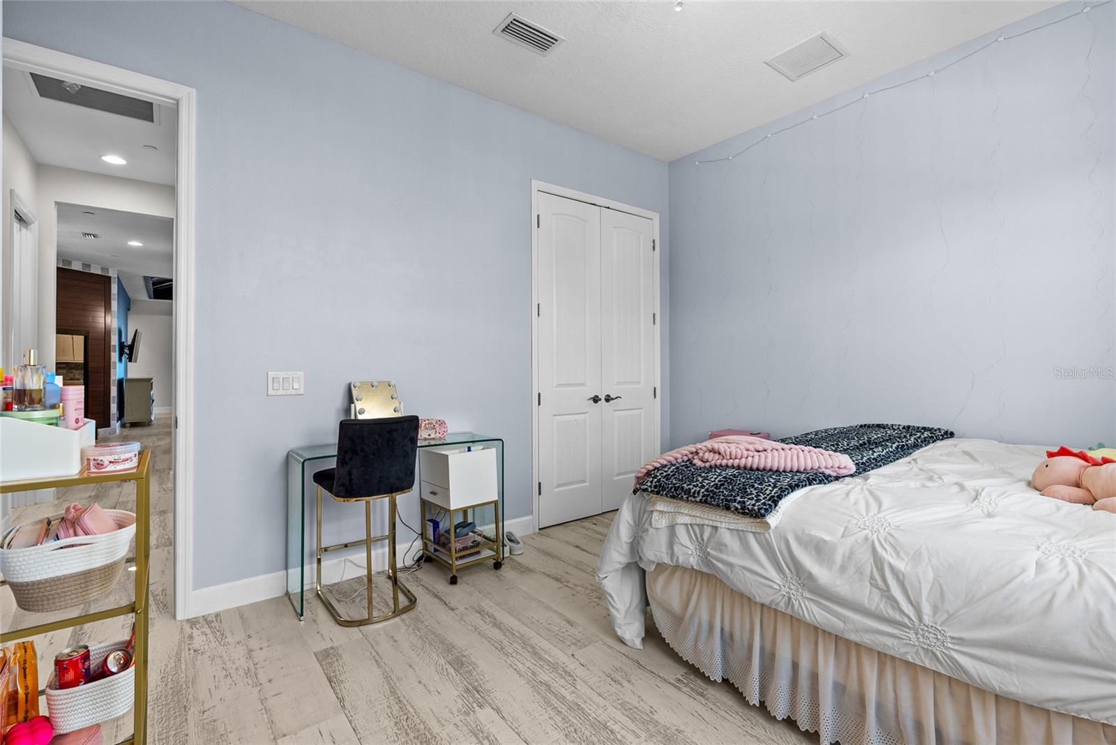 Listing photo id 18 for 319 Compass Point Drive 201