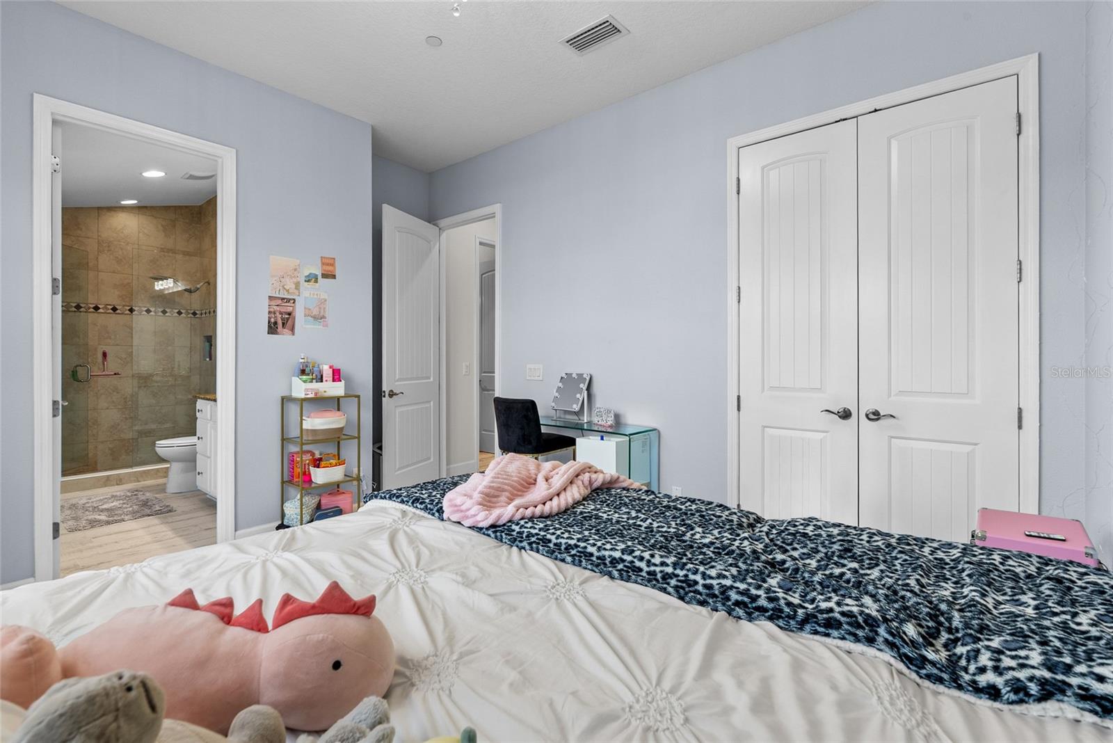 Listing photo id 19 for 319 Compass Point Drive 201