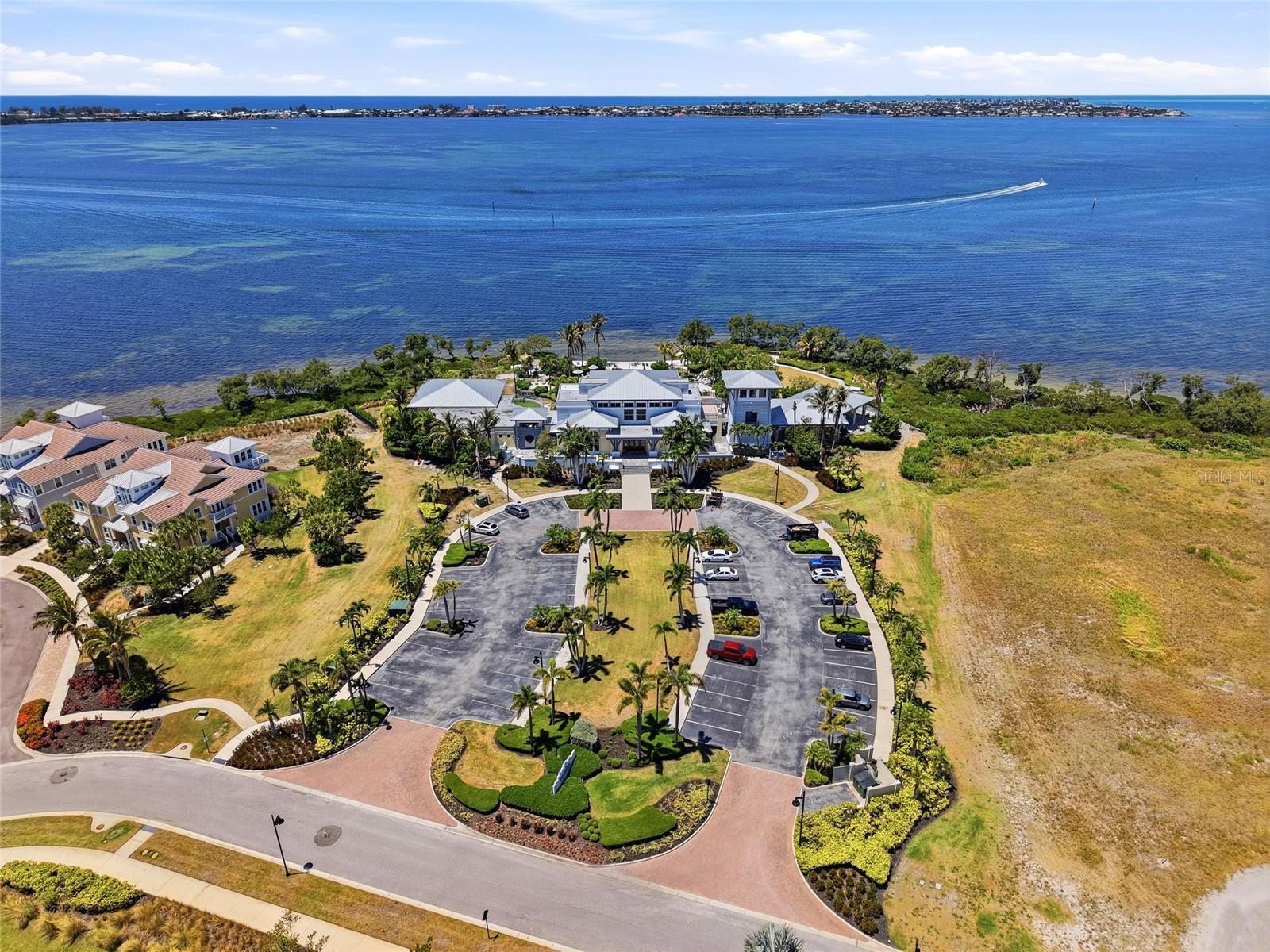 Listing photo id 41 for 319 Compass Point Drive 201