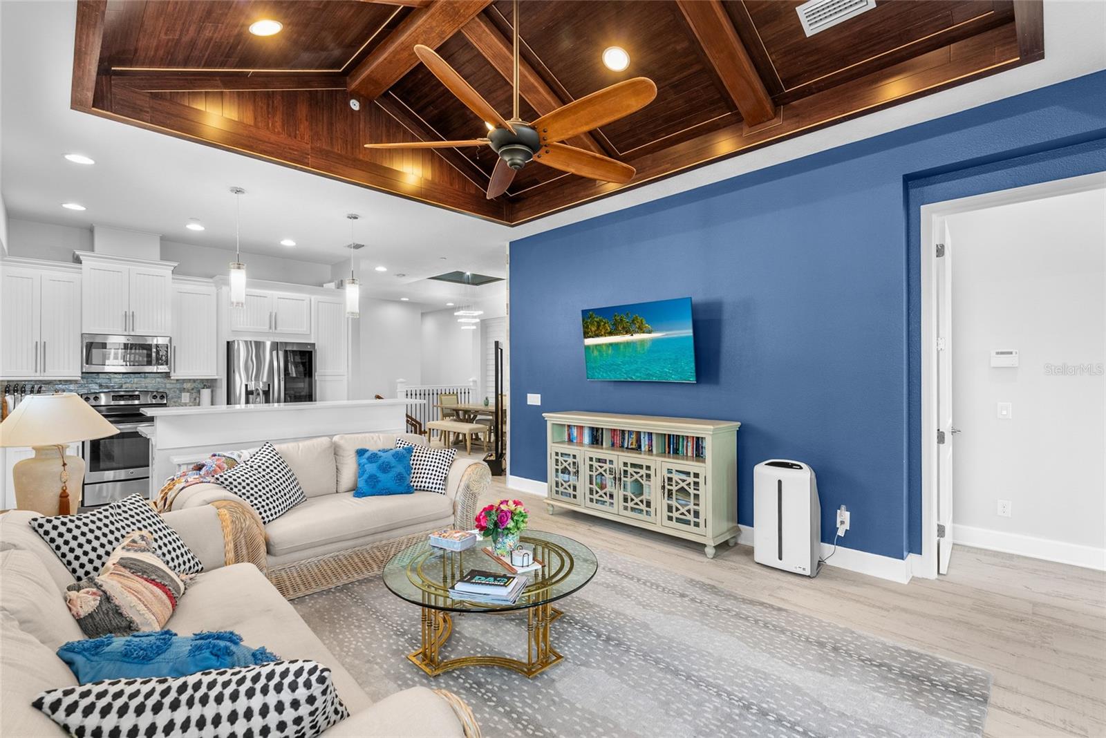 Listing photo id 6 for 319 Compass Point Drive 201