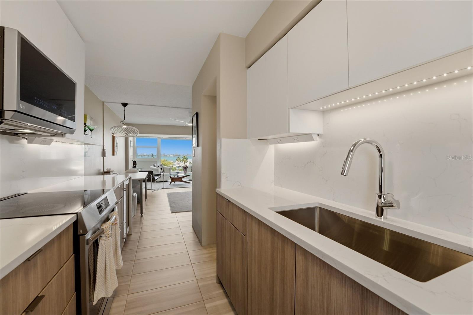 Image 3 of 71 For 33 Gulfstream Avenue 704
