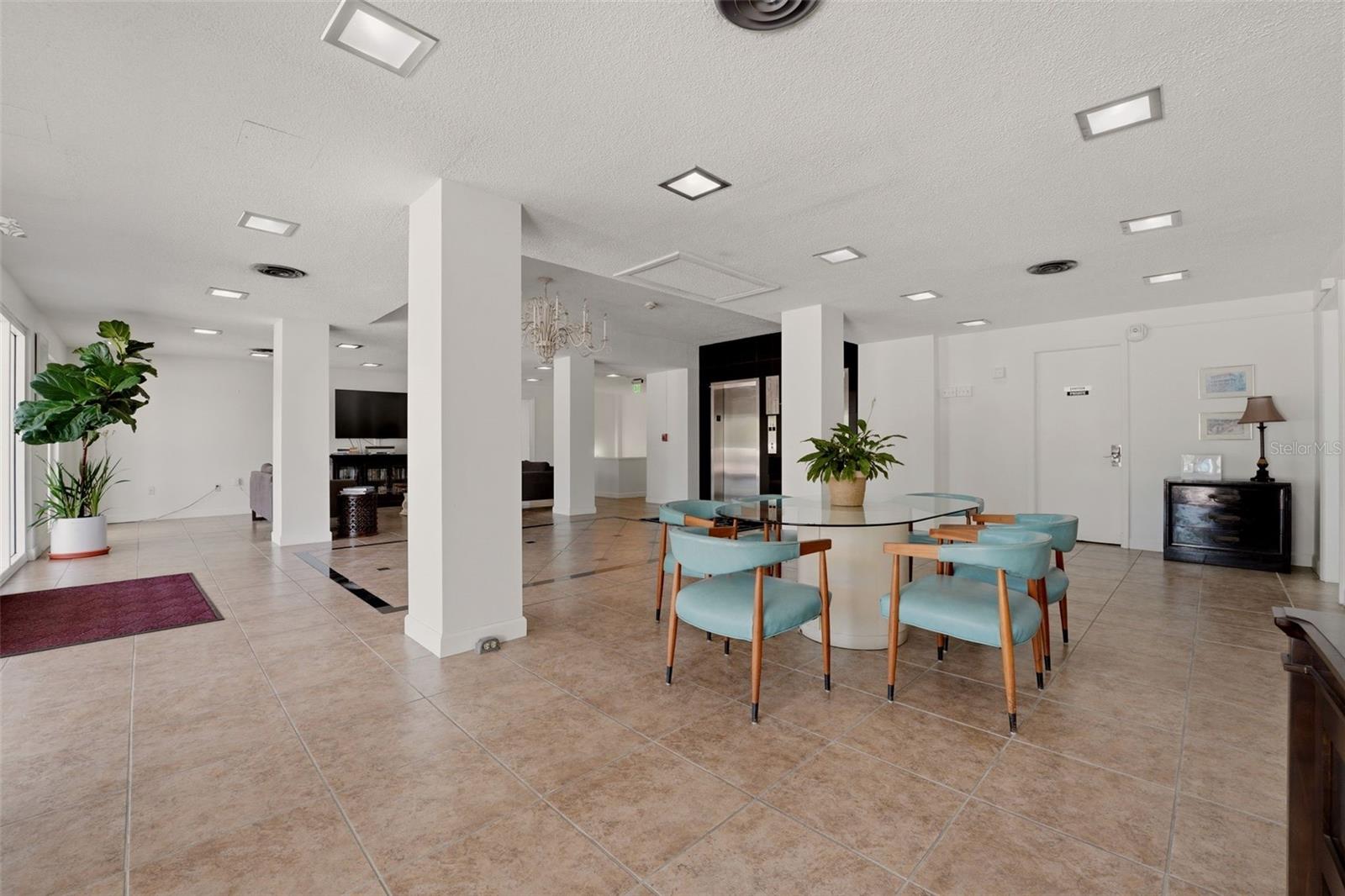 Image 37 of 71 For 33 Gulfstream Avenue 704