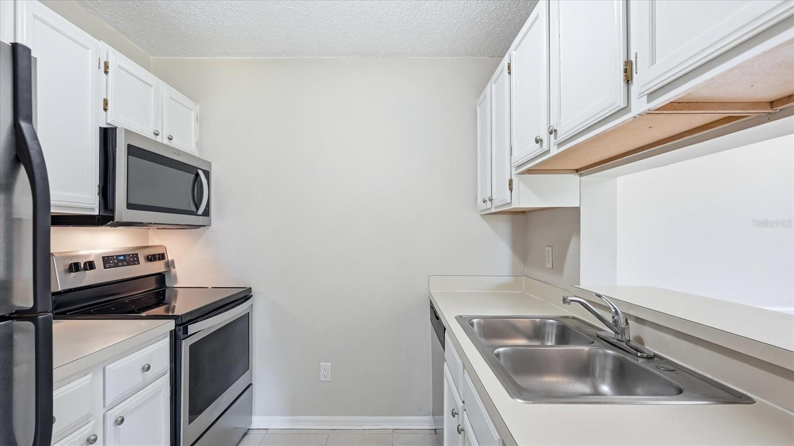 Image 13 of 47 For 4033 Crockers Lake Boulevard 28