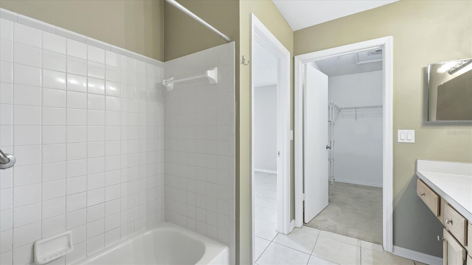 Image 19 of 47 For 4033 Crockers Lake Boulevard 28