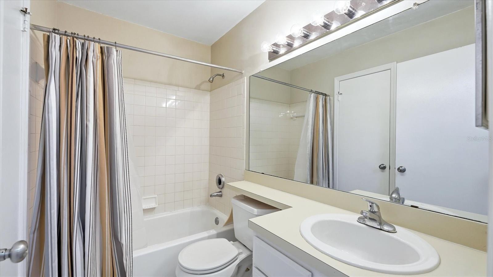 Image 26 of 47 For 4033 Crockers Lake Boulevard 28