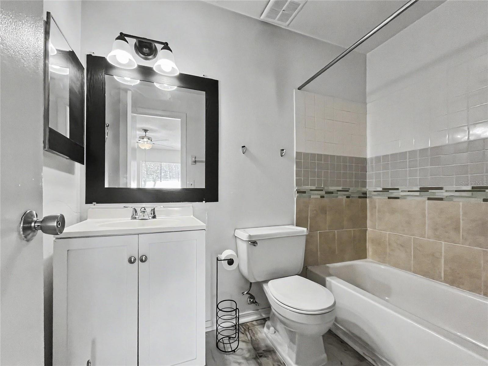Image 10 of 22 For 2752 Hidden Lake Boulevard 2752