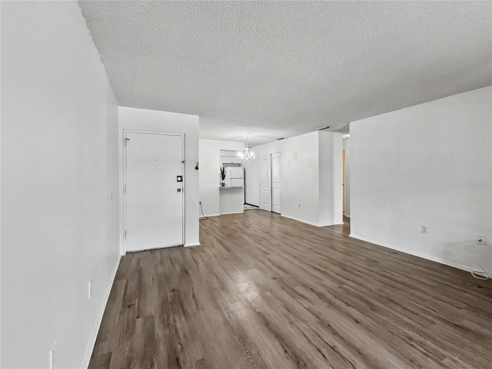 Image 4 of 22 For 2752 Hidden Lake Boulevard 2752