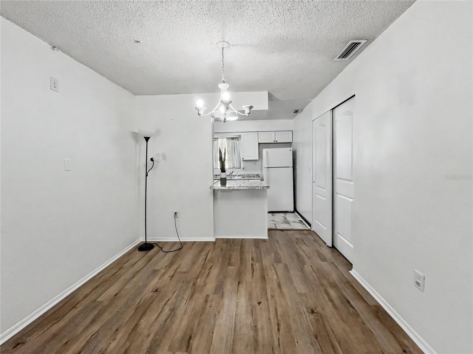 Image 5 of 22 For 2752 Hidden Lake Boulevard 2752