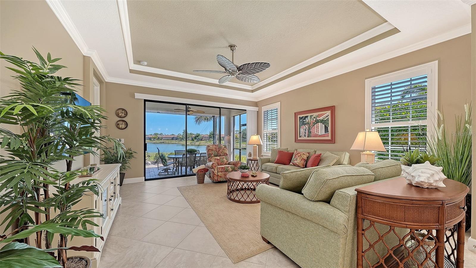 Listing photo id 10 for 5708 Puccini Street