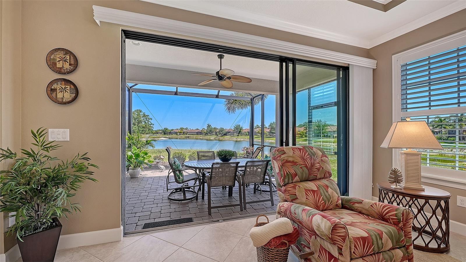Listing photo id 13 for 5708 Puccini Street