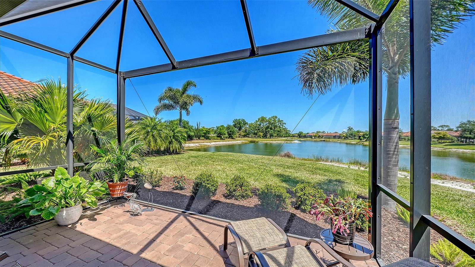 Listing photo id 16 for 5708 Puccini Street