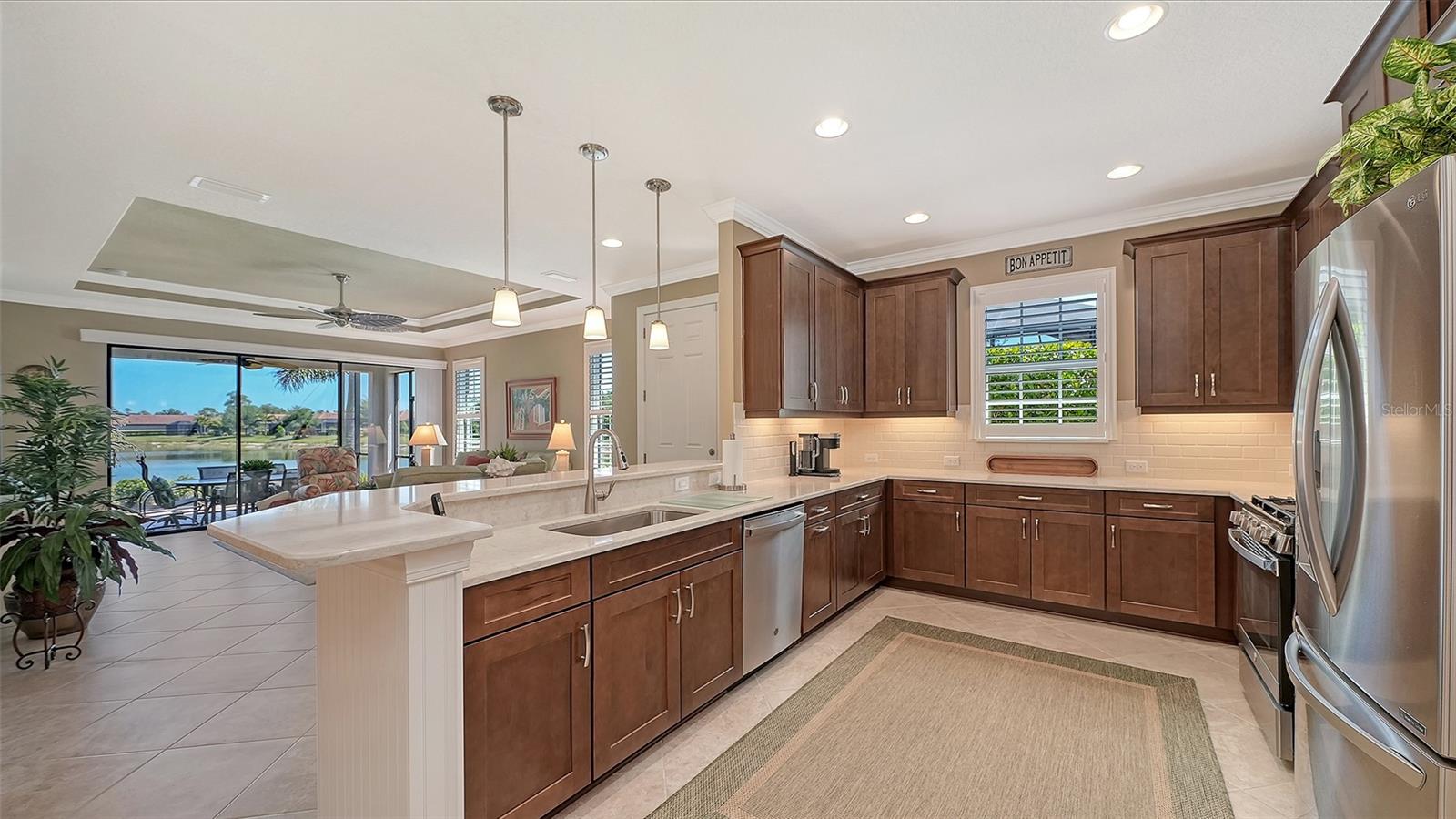 Listing photo id 24 for 5708 Puccini Street