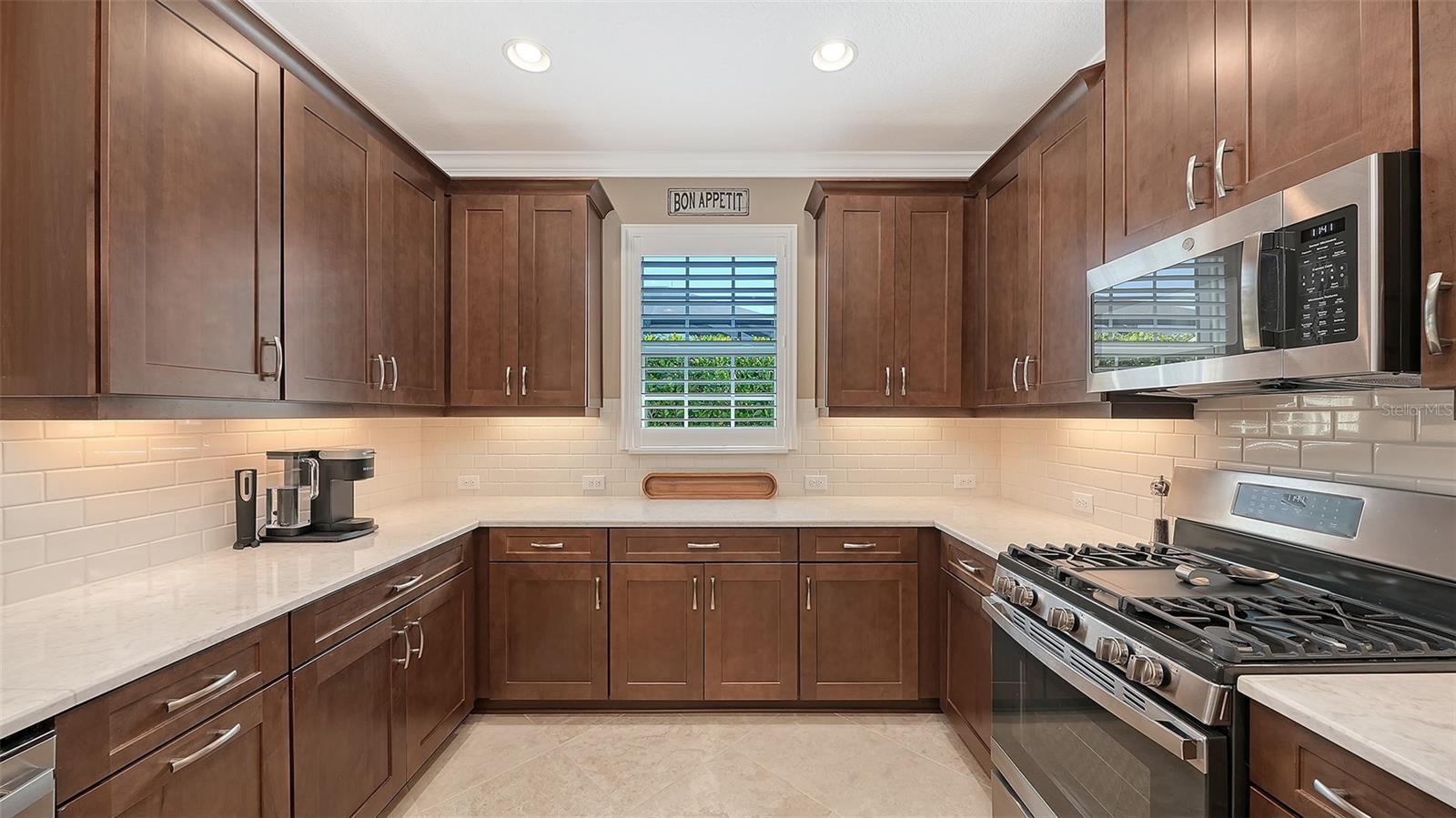 Listing photo id 25 for 5708 Puccini Street