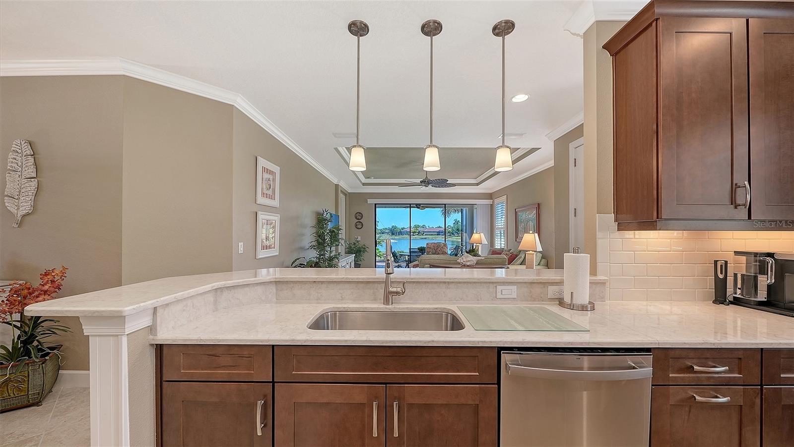 Listing photo id 28 for 5708 Puccini Street