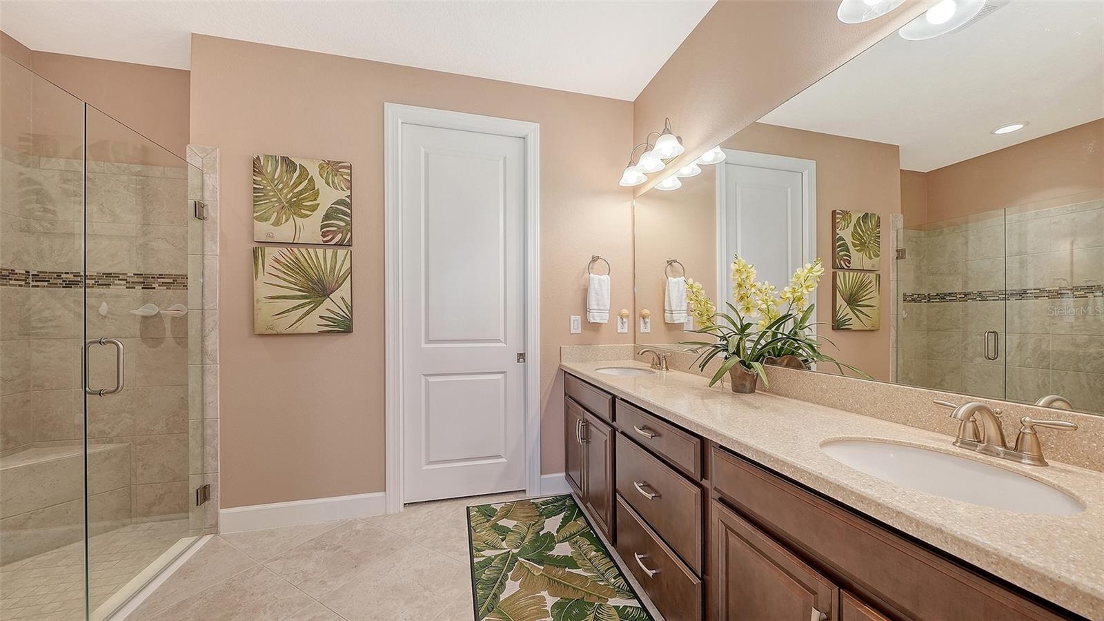 Listing photo id 33 for 5708 Puccini Street