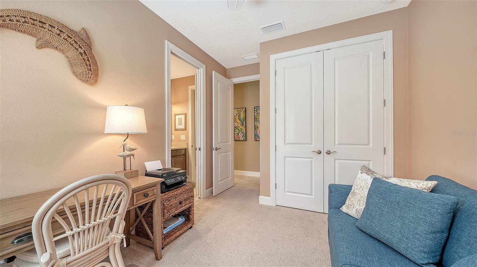 Listing photo id 39 for 5708 Puccini Street