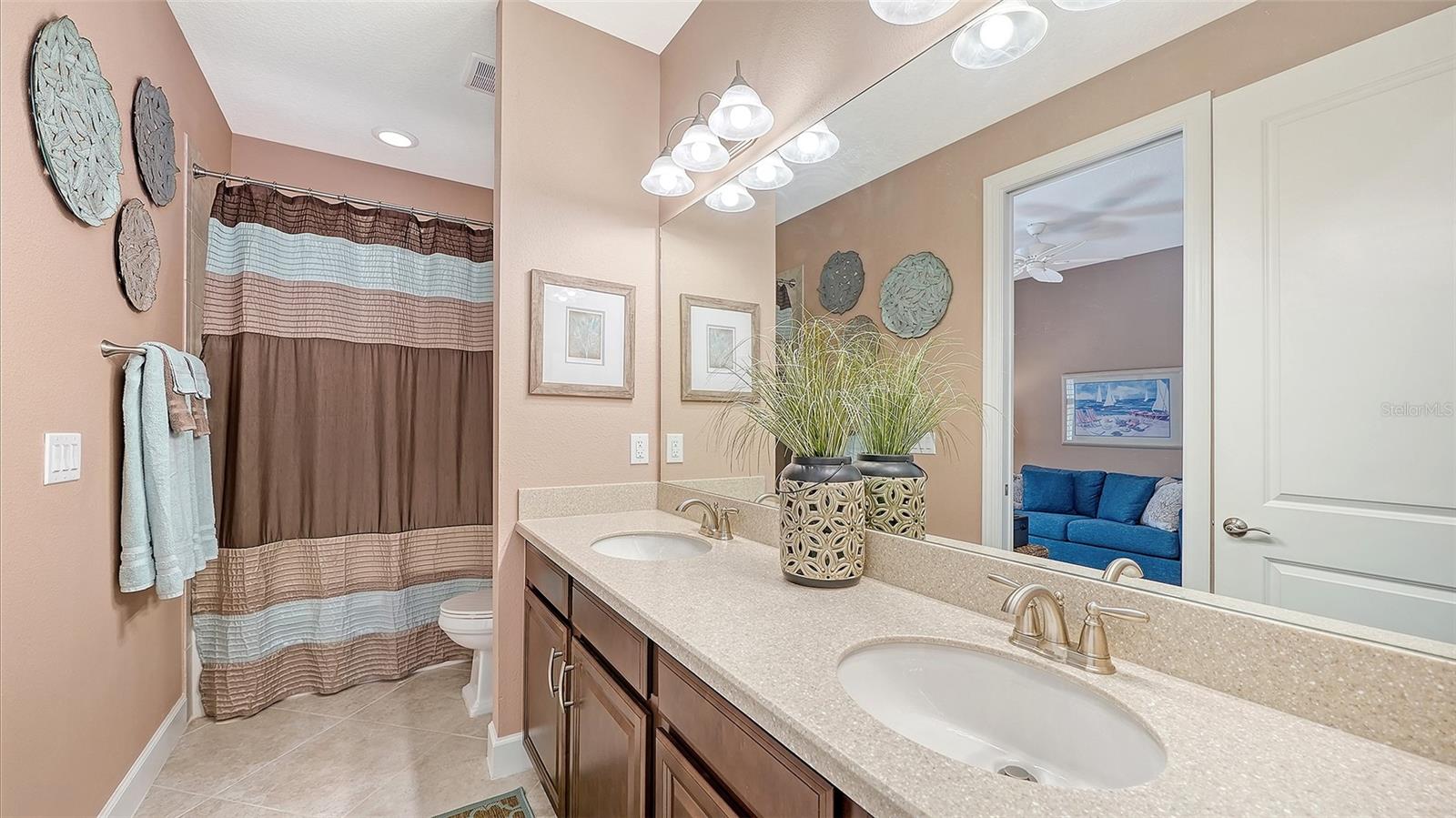 Listing photo id 40 for 5708 Puccini Street