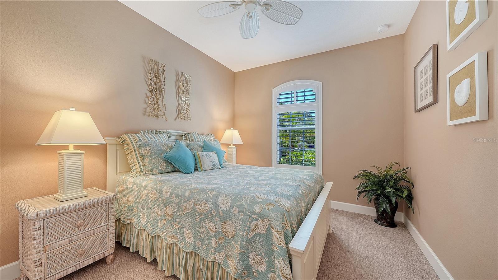 Listing photo id 41 for 5708 Puccini Street
